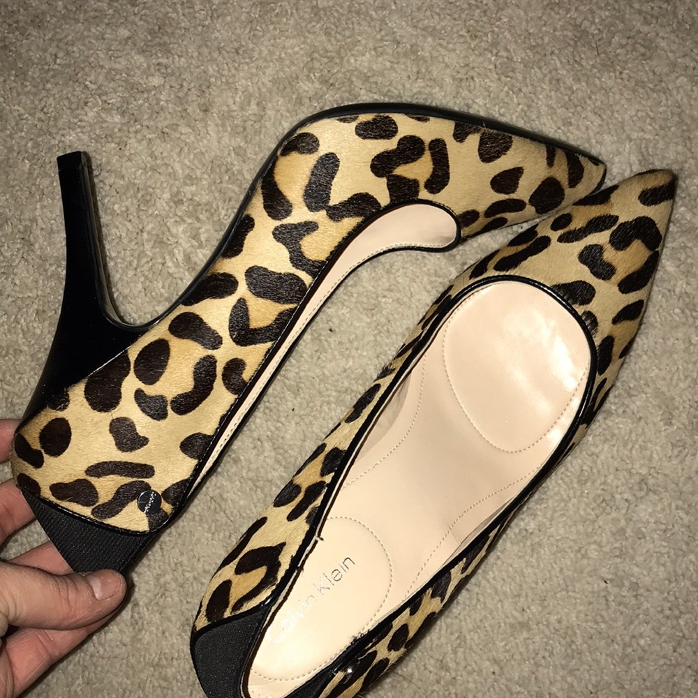 Calvin Klein hide leopard print pumps